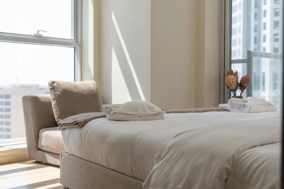 Bright 1-Bedroom With View Dubai Marina Apartment